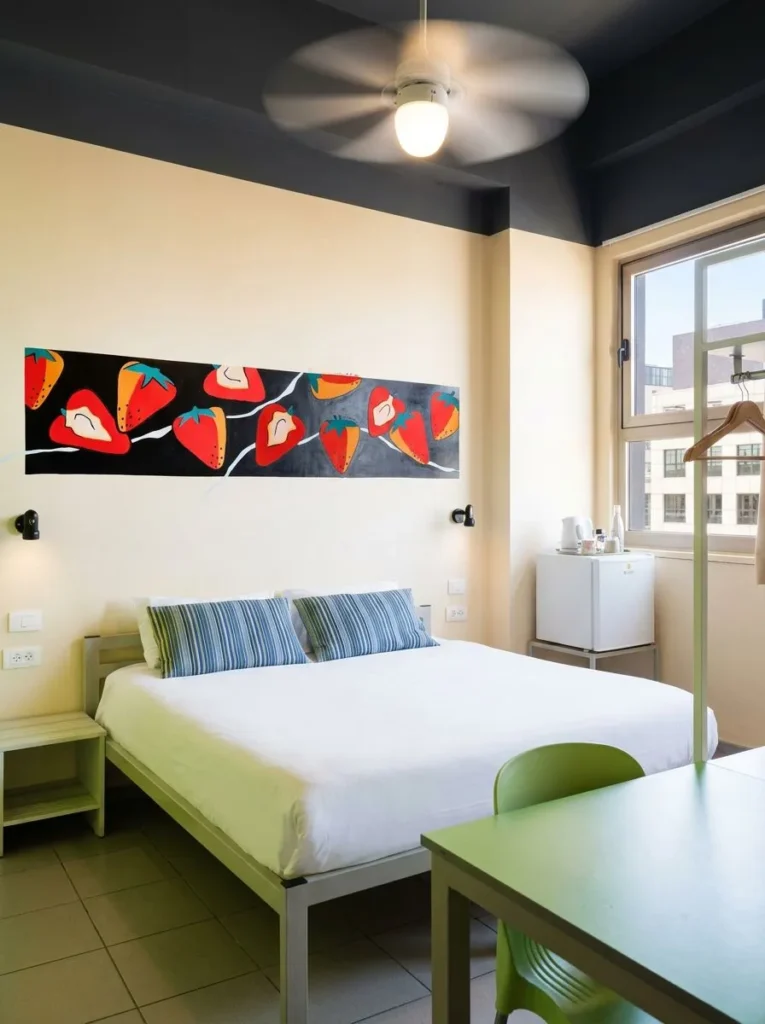 אברהם תל אביב - מקום לינה עם מרחב מוגן בתל אביב לזוגות ולמשפחות