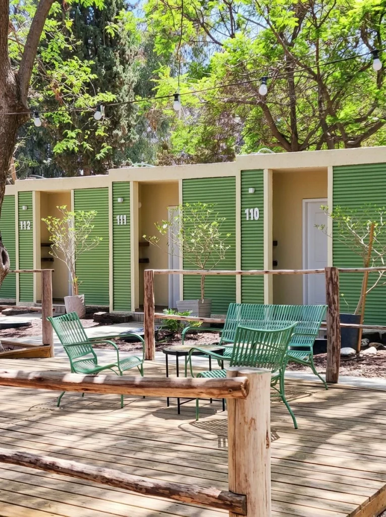 מלון ארץ צאלים - מקום לינה עם מרחב מוגן בנגב לזוגות ולמשפחות