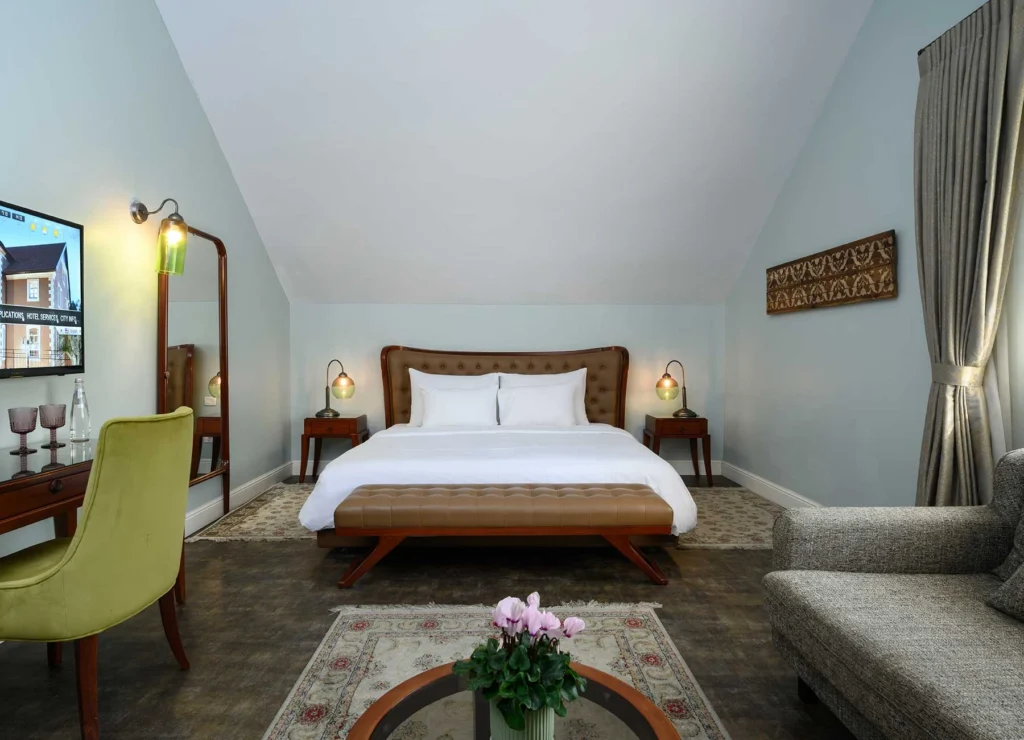 Grand-Deluxe-Room-001