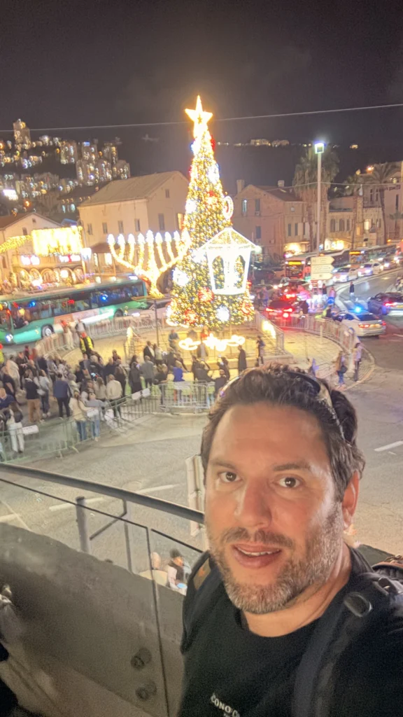 פסטיבל החג של החגים חיפה בתצפית על עץ האשוח