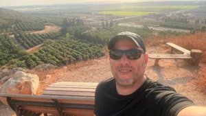 זכרון יעקב הרבה מעבר למדרחוב: מערה נסתרת, טיולים בטבע, תצפיות לים וקולינריה מקומית