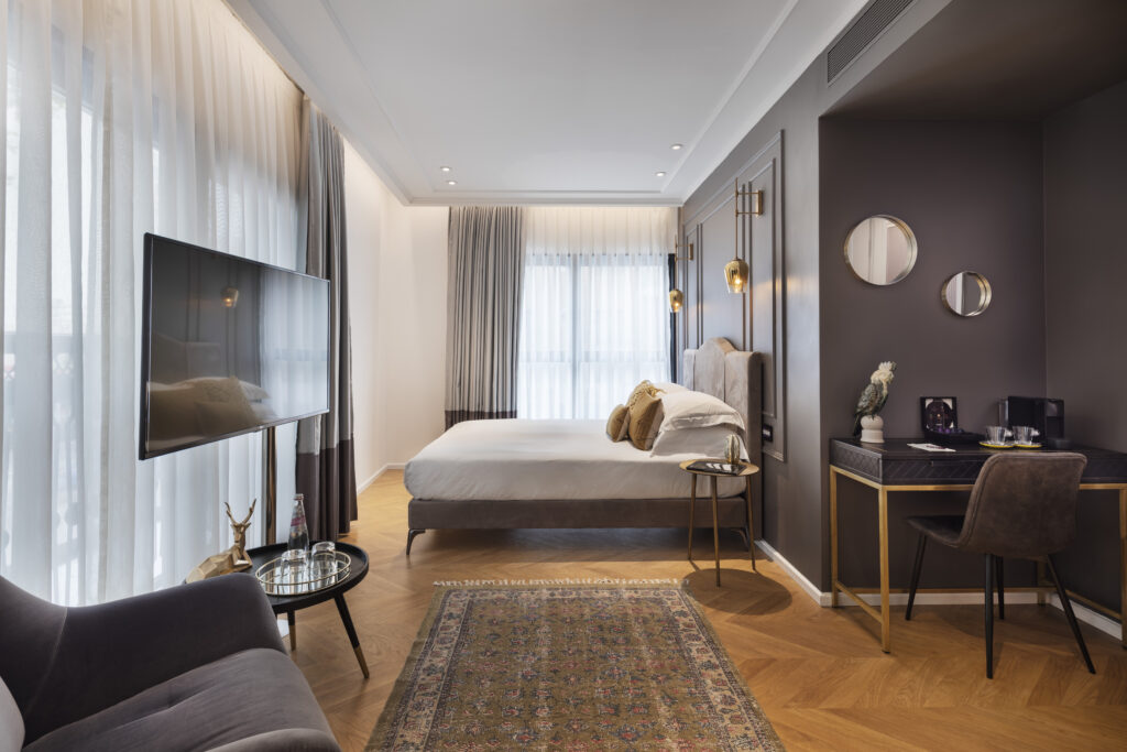 J.S_Classic_Room_3_by_Assaf-Pinchuk