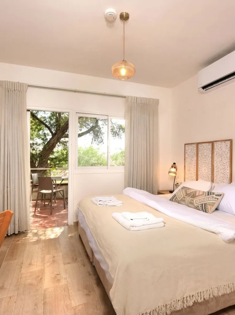 כפר נופש אלמוג - מקום לינה עם מרחב מוגן בצפון ים המלח לזוגות ולמשפחות