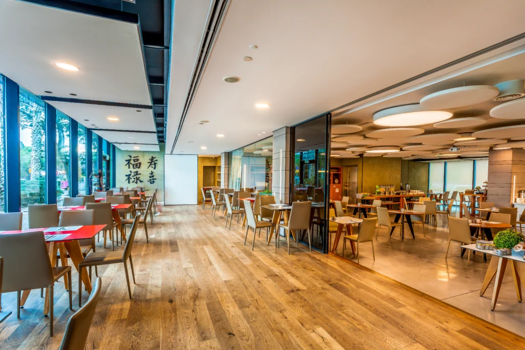חדר אוכל - DINING ROOM
